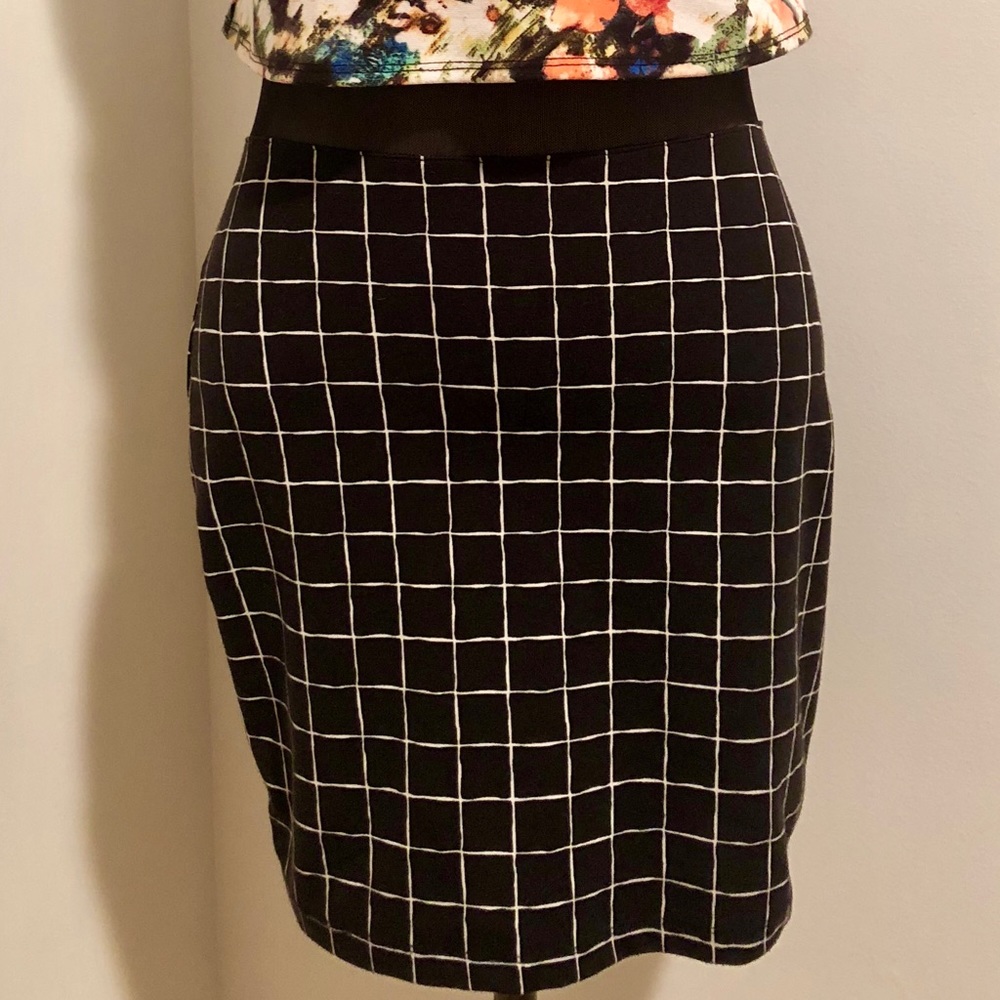 3 FOR $20 Patterned Dress - Picture 7 of 8